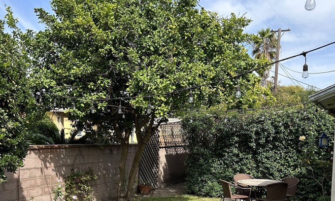 Gardena House | Cozy 3 bdrm house centrally located to Beaches, LAX, Disneyland and Hollywood