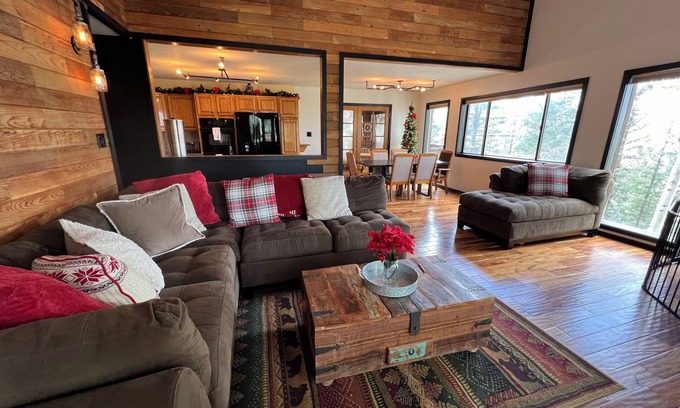 Angel Fire Cabin | Cozy 3-Bedroom Cabin W/Fitness Room, Just 2 Blocks from Angel Fire Ski Lifts!