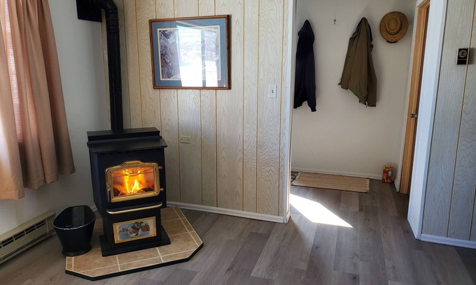 Phippsburg Cabin | Cozy 3 bedroom cabin 30 minutes from Steamboat Springs, Stagecoach Reservoir.