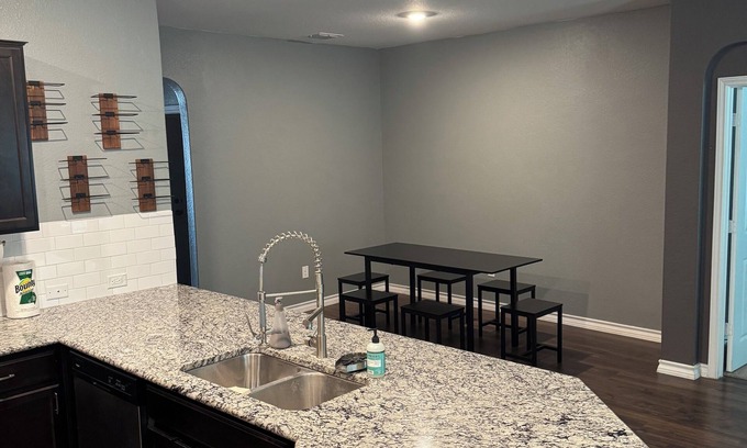 Southside House | Cozy 3-bedroom family house in San Antonio next to Lackland AFB