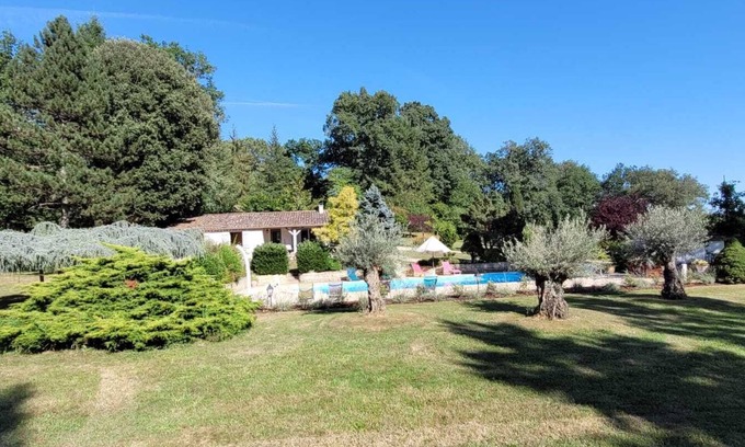 Lacapelle-Biron Villa | Cozy 3 bedroom villa with a swimming pool in village of Lacapelle Biron.