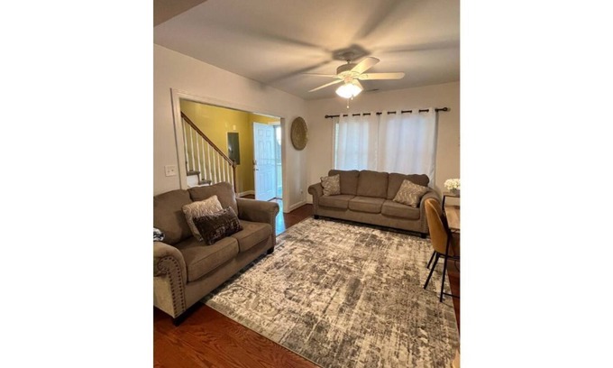 Norfolk House | COZY 3 bedroom Getaway GEM, Close to All Sleeps 6!