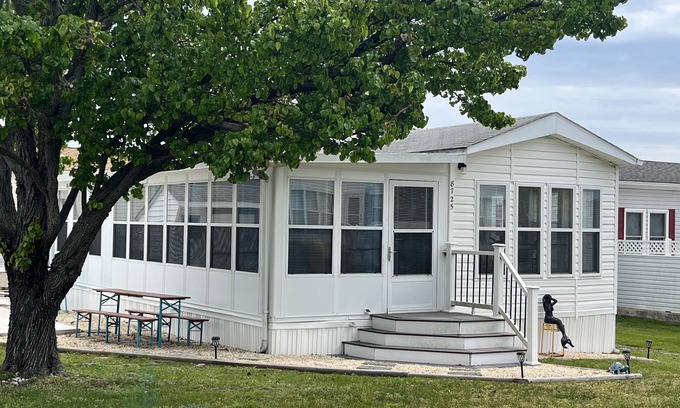 Assateague Pointe House | Cozy 3 Bedroom Home - Bay views & Multiple pools
