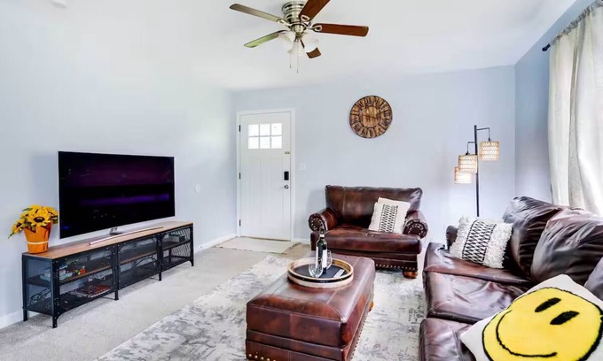 Mitchell House | Cozy 3-Bedroom Home in Ann Arbor