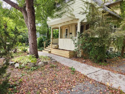 Ithaca House | Cozy 3 Bedroom House in Downtown Ithaca