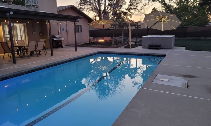 Corrales House | Cozy 3 Bedroom house with Pool Spa and Game Room