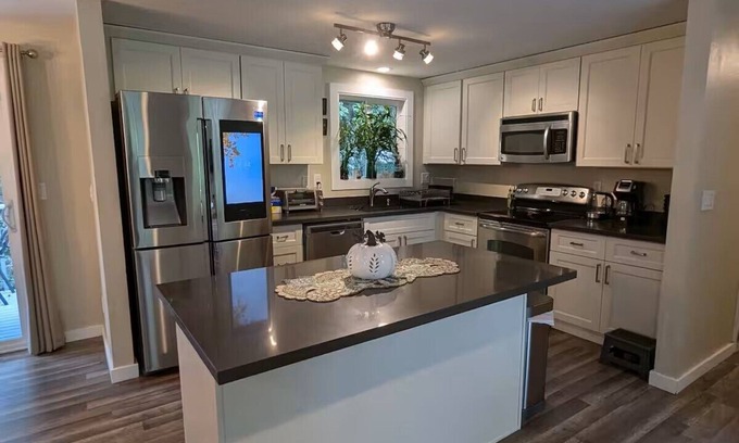 North Creek House | Cozy 3-bedroom Pet Friendly house in delightful Bothell with AC, WiFi