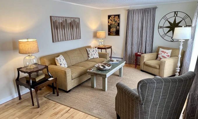 Boothbay Harbor House | Cozy 3 bedroom house with large covered porch just steps from downtown BBH.