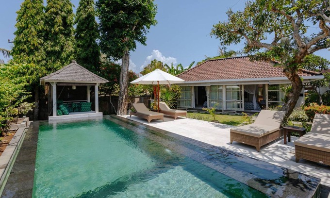 Babakan Villa | Cozy 3 BR Villa with beautiful Garden & Pool