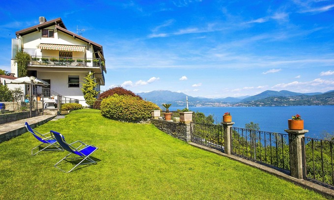 Gonte Apartment | Cozy 3-room apartment with beautiful garden and fantastic view of the lake