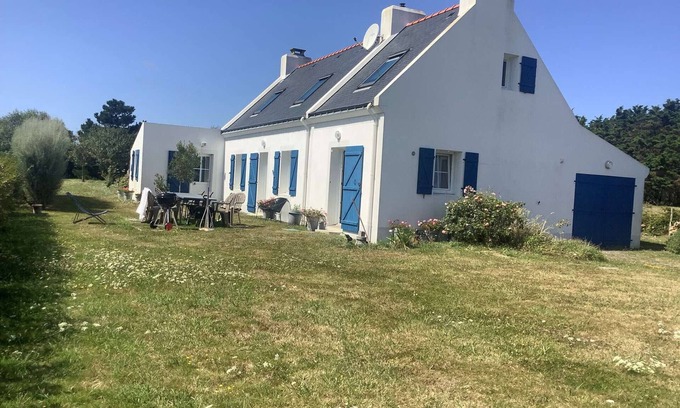 Sauzon House | Cozy 3-Star Home: Spacious, Sea Nearby, No WiFi, Non-Smoking