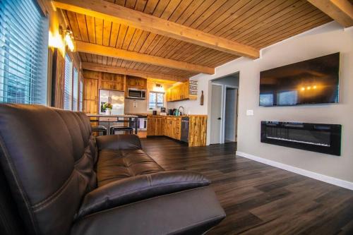 Government Hill Apartment | Cozy 3B with Yard 2 min to Downtown