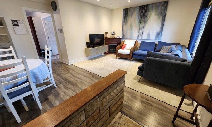 Lachine Apartment | Cozy 3BR Apartement, 15m Downtown, 10m Airport, Quiet neighborhood Very walkable
