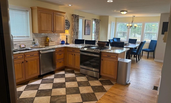 Donnelly House | Cozy 3BR Cabin Peaceful Views Near McCall, Tamarack, & Hot Springs