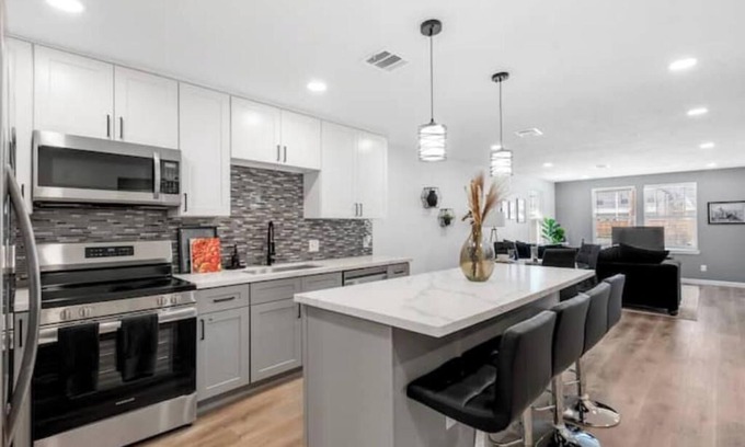 Northside House | Cozy 3BR Near Downtown Hou