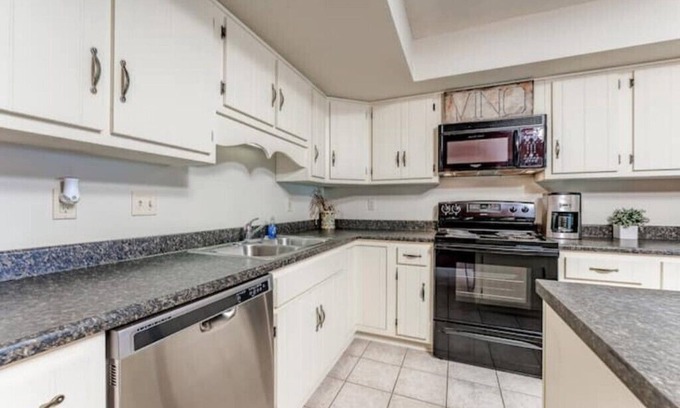 Morgantown House | Cozy 3BR Townhome-short walk to stadium & hospital