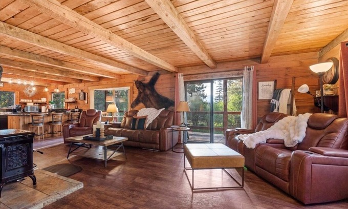 Garden Valley Cabin | Cozy 4-bedroom cabin with WiFi, AC in charming Garden Valley