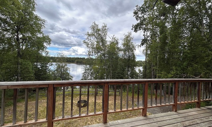 Soldotna House | Cozy 4-bedroom lake front house with WiFi between Sterling and Soldotna