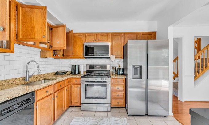 Fairfax House | Cozy 4-bedroom townhome in lovely Fairfax with AC, WiFi
