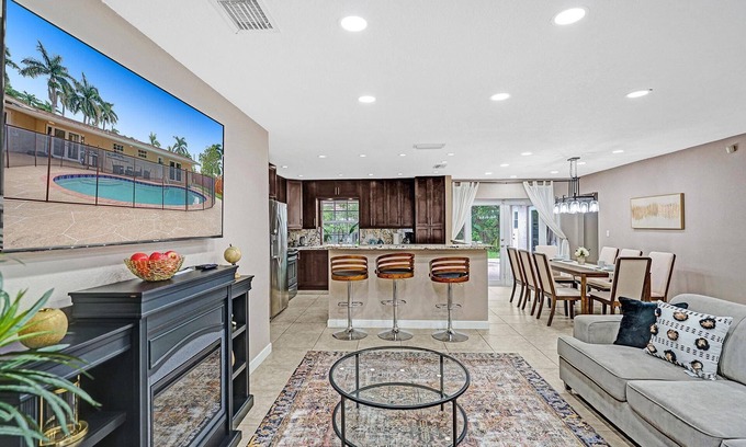 Hallandale Beach House | Cozy 4-bedroom residential home with pool