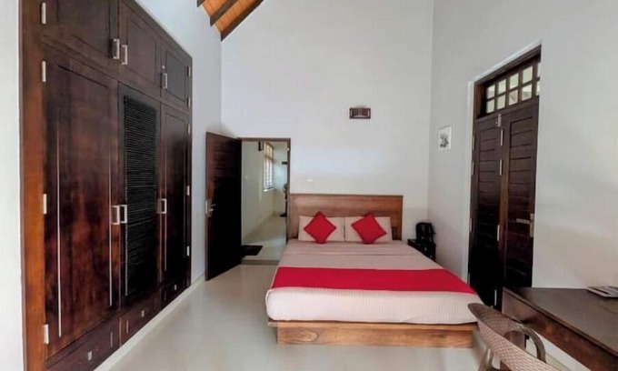 Kimbulapitiya Villa | Cozy 4-bedroom villa with fitness room, WiFi & garden in charming Kimbulapitiya