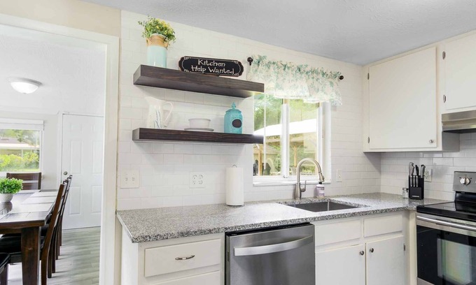 Orange Park House | Cozy 4Bd 2.5Bth 35 min from beach & 28 min to Mayo