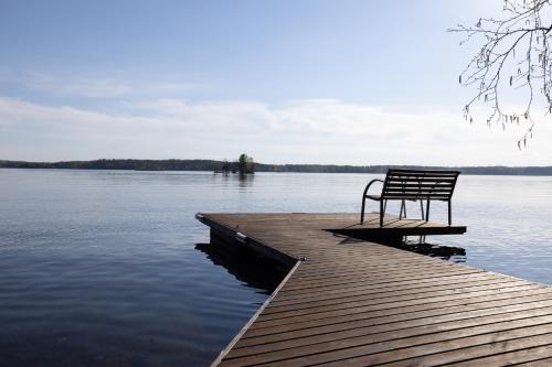 Asikkala Apartment | Cozy 4BR Lakeside Cottage with Sauna & Outdoor Grill