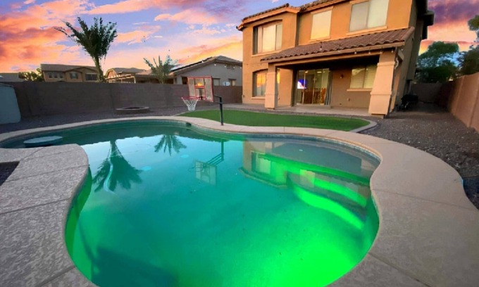 Villago House | Cozy 5-Bedroom Oasis with a Pool