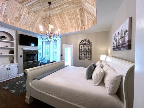 Marietta House | Cozy 5BR Escape: Games Room, Grill, Near Hiking