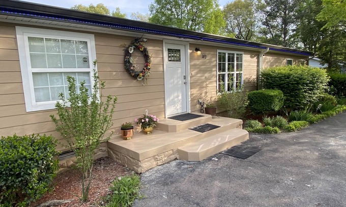 Ashland City House | Cozy 7 Bed Home 30min from City sleeps 10 ppl