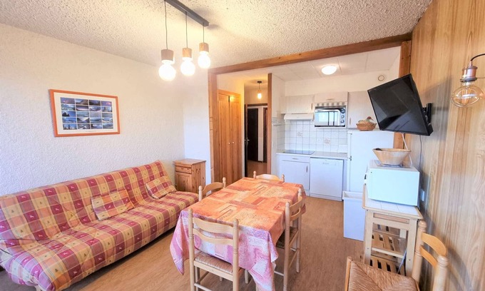 Saint-Michel-de-Chaillol Apartment | Cozy apartment for 7 with balcony, WiFi, parking, and pets allowed in Saint-Michel-de-Chaillol