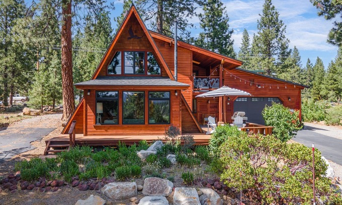 Olympic Heights House | Cozy A-Frame | Near Downtown Truckee | Game Room