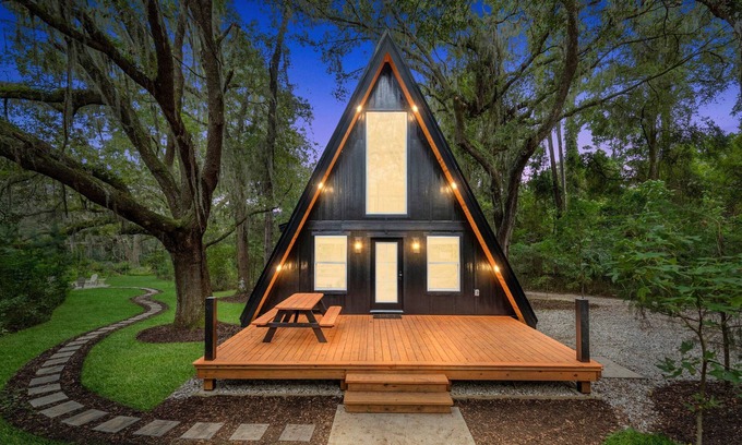 Ocala House | Cozy A-Frame Retreat w hot tub! Private property close to great hiking trails!
