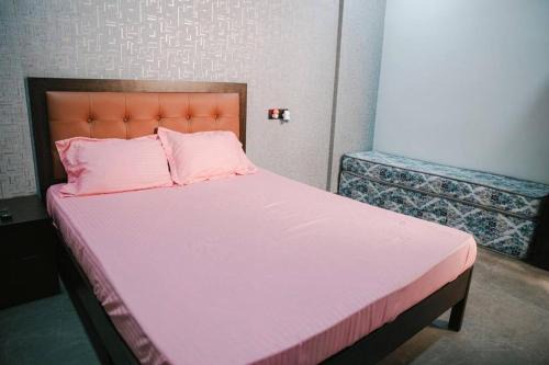 Andheri West Apartment | Cozy AC Studio W/ Kitchenette Nr Kokilaben Hosp.