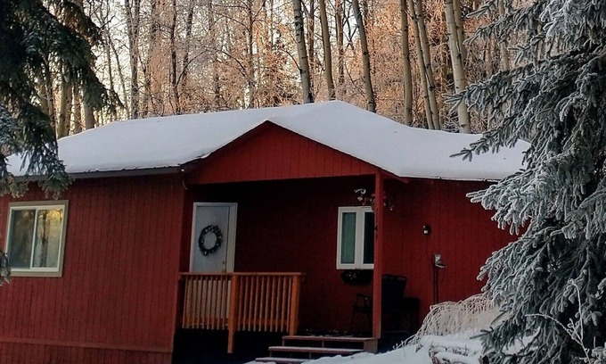 Fairbanks Cabin | Cozy Alaskan Cabin, with rare Northern Lights views.