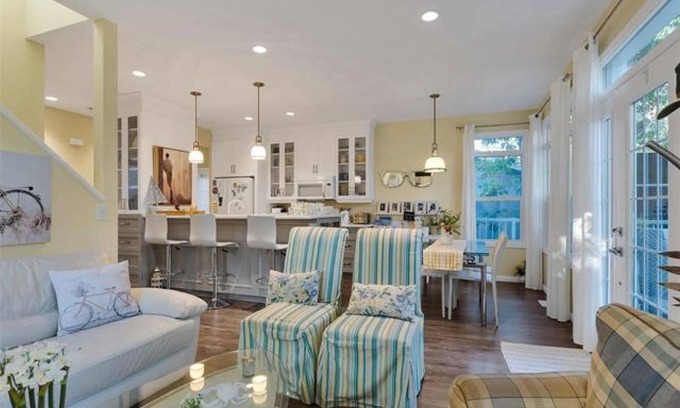 Grand Beach Cottage | Cozy All Season Luxury Cabin in Grand Beach/Starlink