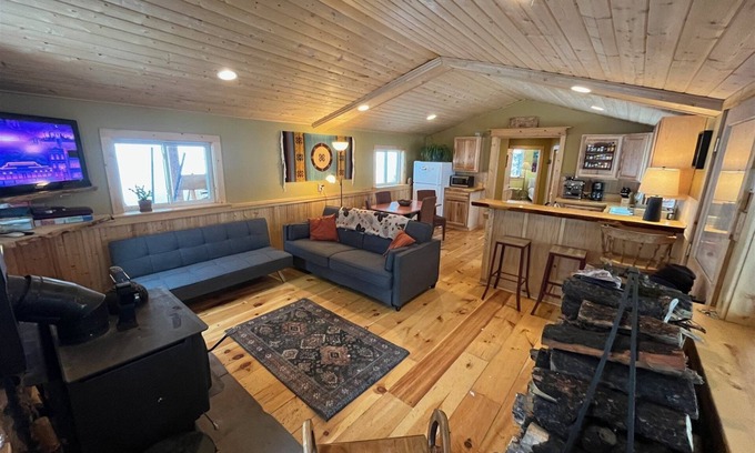 Taos Ski Valley House | Cozy Amizette - Cabin