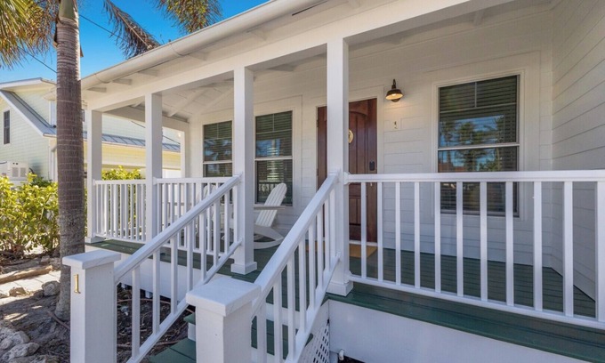 Boca Grande Apartment | Cozy Anchor Inn #1, 1-bedroom retreat in the heart of Boca Grande.- Sleeps 4 - Pool