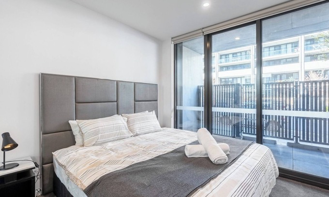 Braddon Apartment | Cozy and Central Located 2BDR Apartment w/Parking