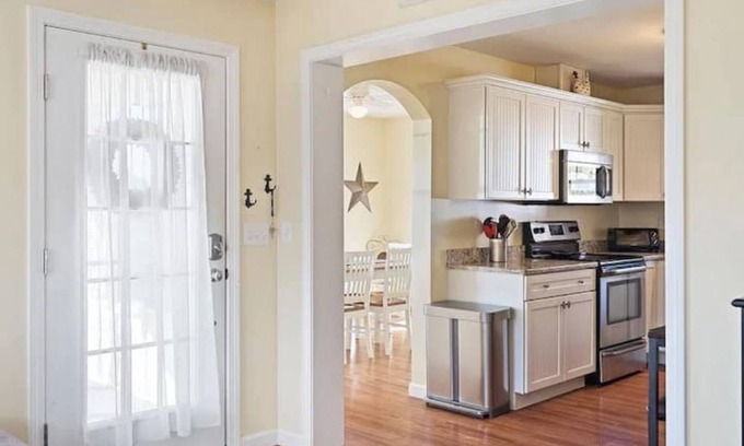 Old Orchard Beach Condo | Cozy and Clean Summer Cottage w/Pool & Hot Tub