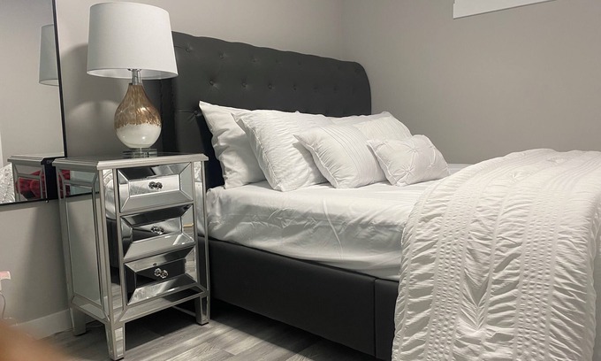 Symons Valley Bed & Breakfast | Cozy and Clean Legal Suit in North West Calgary