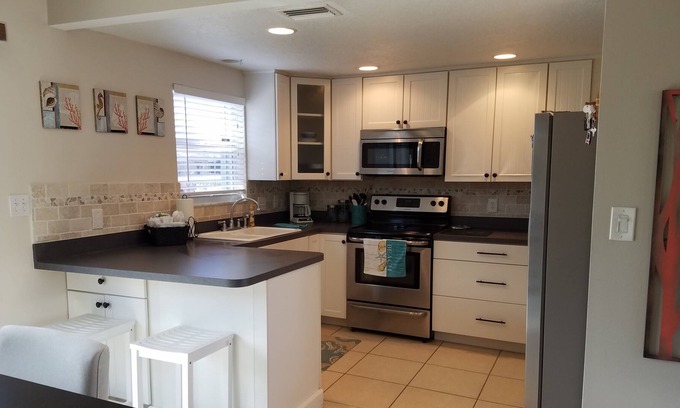 Chandler Park House | Cozy and clean townhome steps from the beach