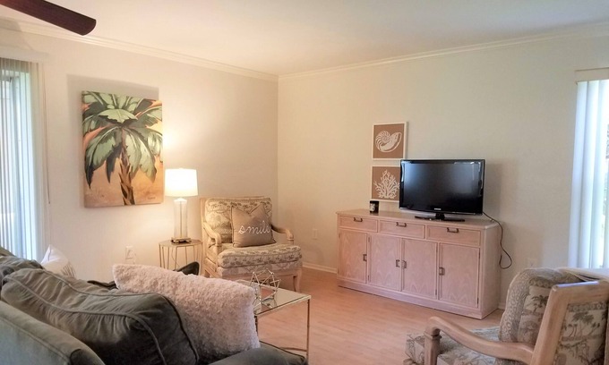 Gulf Gate Estates Villa | Cozy and Clean Villa in Gulf Gate Close to Siesta Key