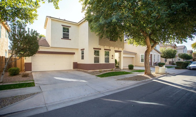 Gilbert House | Cozy and Cute 2 story home in Gilbert 3 bedrooms 2.5 baths 2 car garage