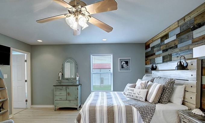 Port Aransas Condo | Cozy and Inviting 2BR Condo! Near Grocery, Beach