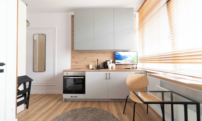 Business District Apartment | Cozy and Light Studio Apartment Near City Center