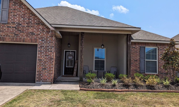 Lake Charles House | Cozy and Modern Home located in a New Secluded Subdivision