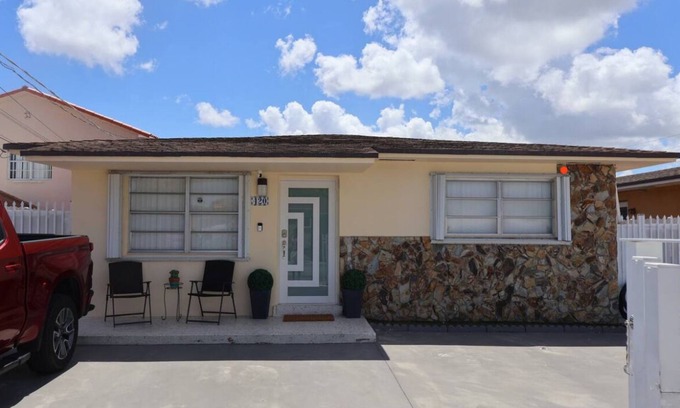 Flagami House | Cozy and Private Guest House by Miami Airport