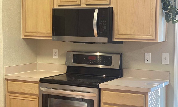 Little Elm House | Cozy and quaint North Texas home. Pet-Friendly!