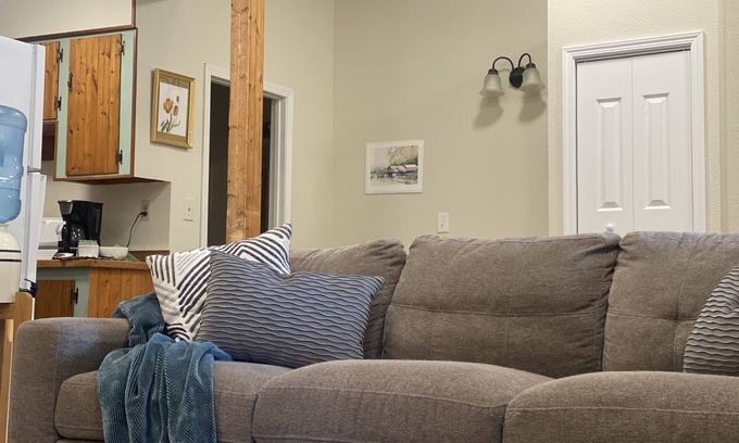 Fairbanks House | Cozy and Quiet location near the River and trails